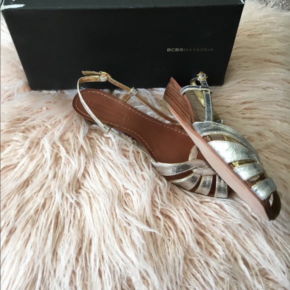 💲1 DAY SALE💲BCBG Maxazria sandals - Picture 3 of 5